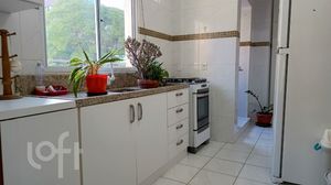 Image 25 - 883250