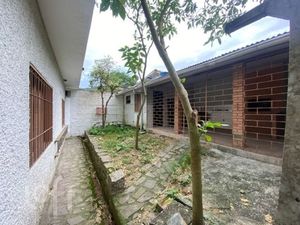 Image 11 - 883252