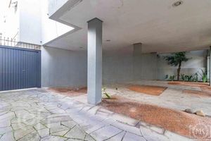 Image 11 - 883260