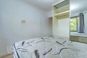 Image 7 - 883260