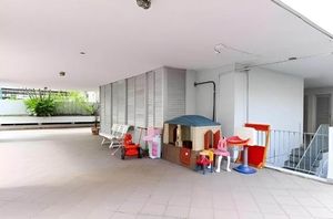 Image 16 - 883263