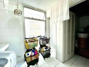 Image 5 - 883263