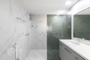 Image 16 - 883271