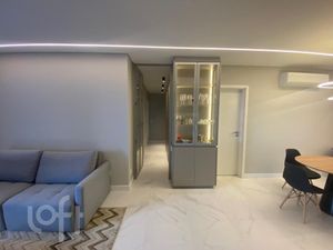 Image 9 - 883272