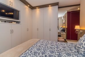 Image 19 - 883277