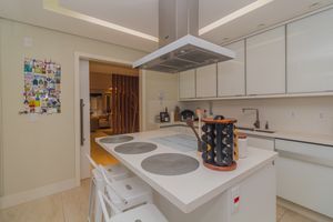 Image 36 - 883277