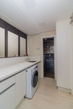Image 37 - 883277