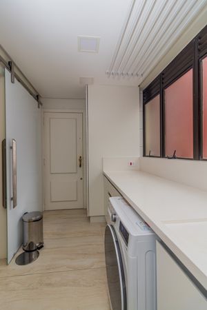 Image 38 - 883277