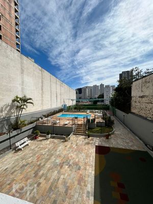 Image 12 - 883282