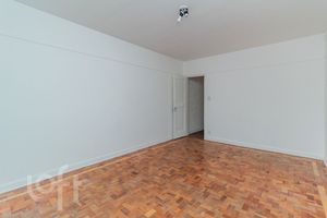 Image 21 - 883283
