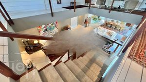 Image 18 - 883297