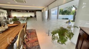 Image 6 - 883297