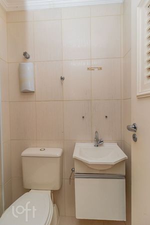 Image 12 - 883298