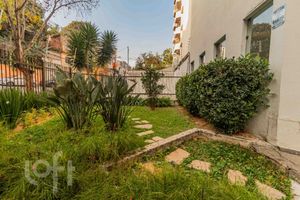 Image 39 - 883298