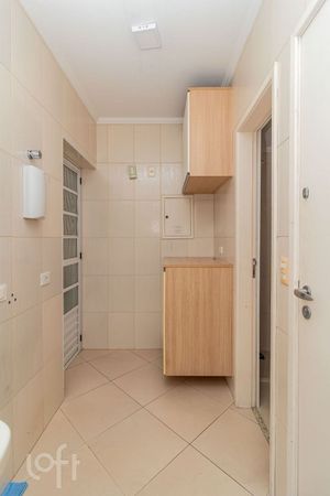 Image 10 - 883298
