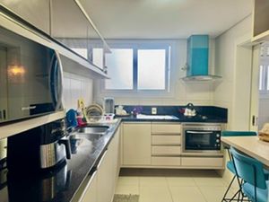 Image 10 - 883300