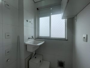 Image 3 - 883305