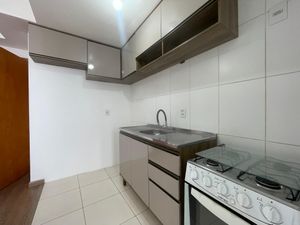 Image 4 - 883305