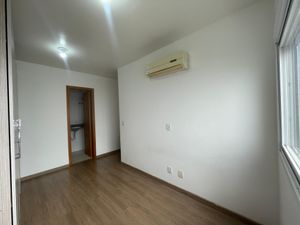 Image 9 - 883305