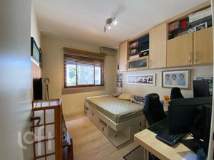 Image 21 - 883307