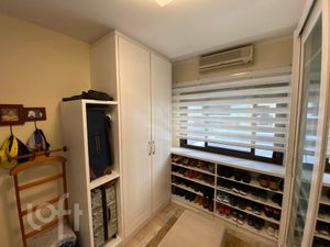 Image 15 - 883307