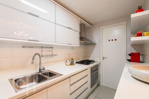 Image 7 - 883312