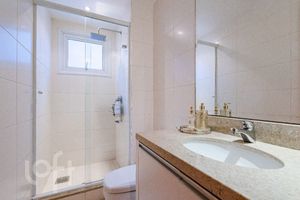 Image 16 - 883312
