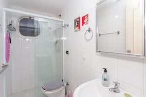 Image 6 - 883315