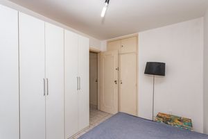 Image 7 - 883315