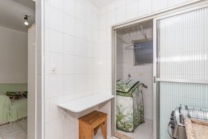 Image 15 - 883315