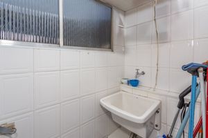 Image 16 - 883315