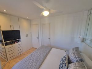 Image 8 - 883371
