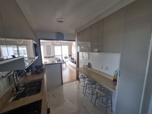 Image 7 - 883371