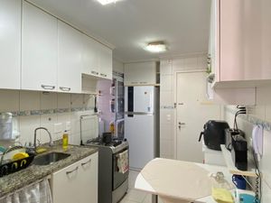Image 1 - 883372