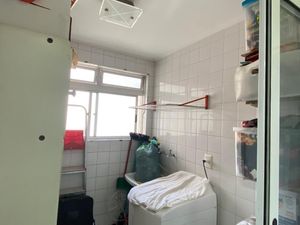 Image 6 - 883372