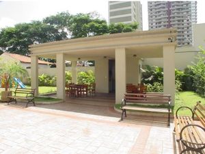 Image 10 - 883372