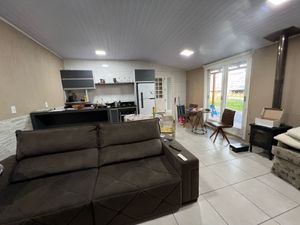 Image 6 - 883375