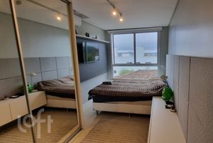 Image 8 - 883380