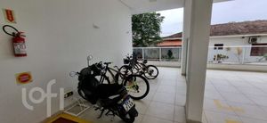 Image 17 - 883380