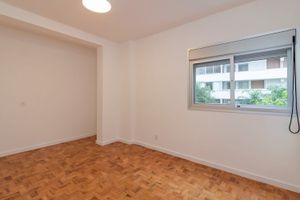Image 7 - 883389