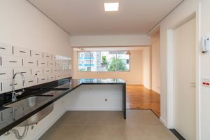 Image 4 - 883389