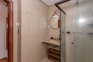 Image 11 - 883392