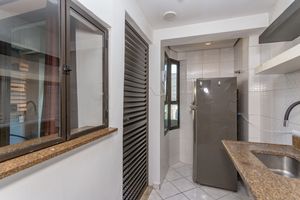 Image 19 - 883392