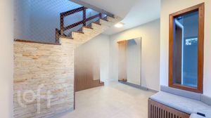 Image 6 - 883395