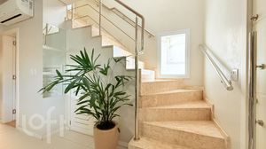 Image 4 - 883400