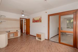 Image 1 - 883402
