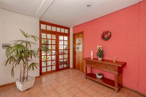 Image 18 - 883402