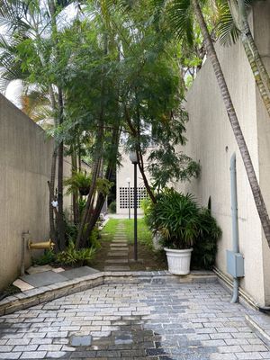 Image 29 - 883408