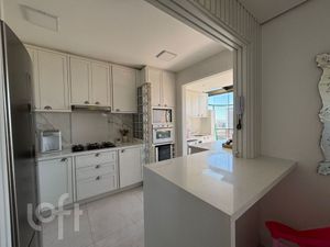 Image 4 - 883420