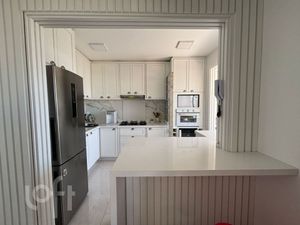 Image 10 - 883420